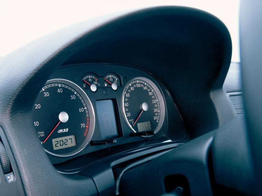  Volkswagen Golf R32 2002 года  (фото 5 из 38)